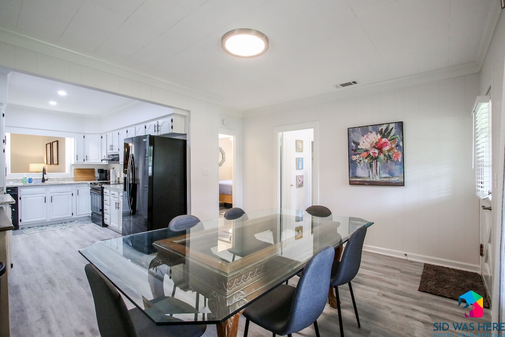 Close to I 95 Savannah Long Stays Pets — 4-Star Luxury Hotel in Richmond Hill, United States