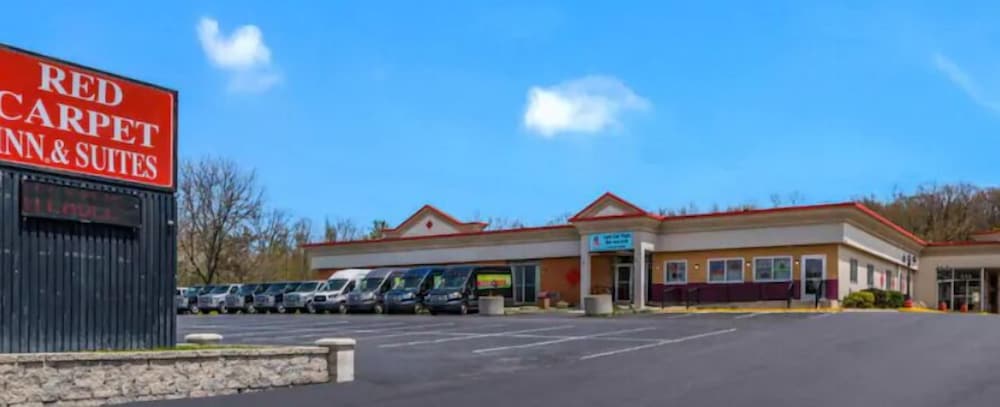 Red Carpet Inn Hazleton - photo 34