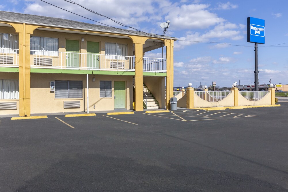 Super 8 by Wyndham Waco North I 35 - photo 36