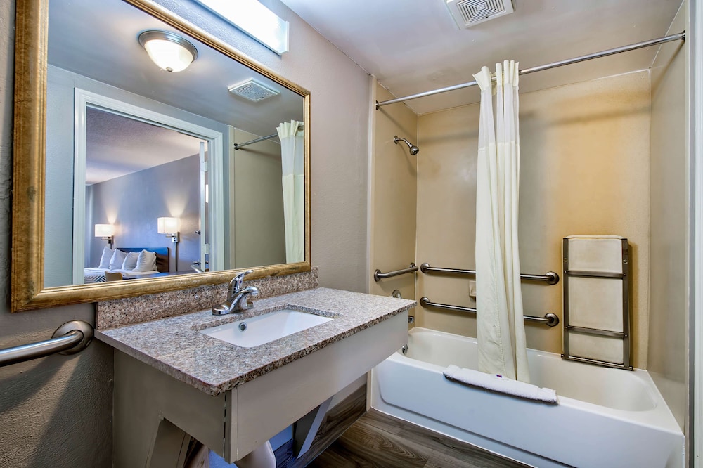 Studio 6 Birmingham AL Medical Center - photo 19
