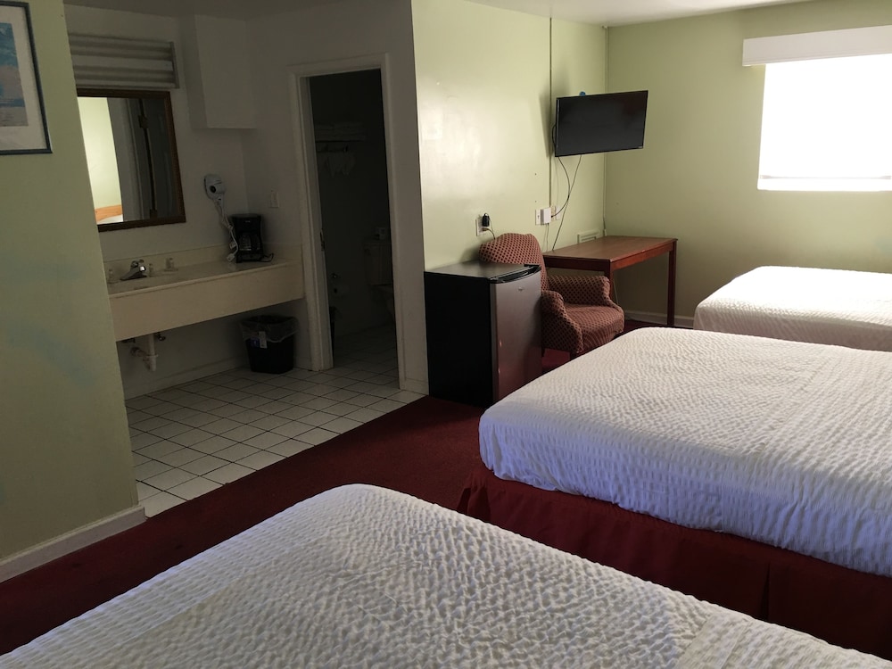 Dixie Plaza Hotel - photo 35