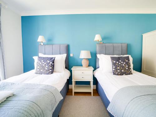 The Artist Loft Ensuite Guest Rooms Porthleven — hotel in Porthleven