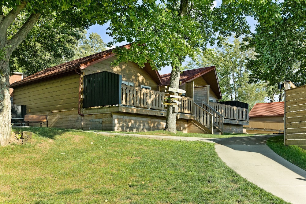 Edinboro Lake Resort Cabins - photo 115