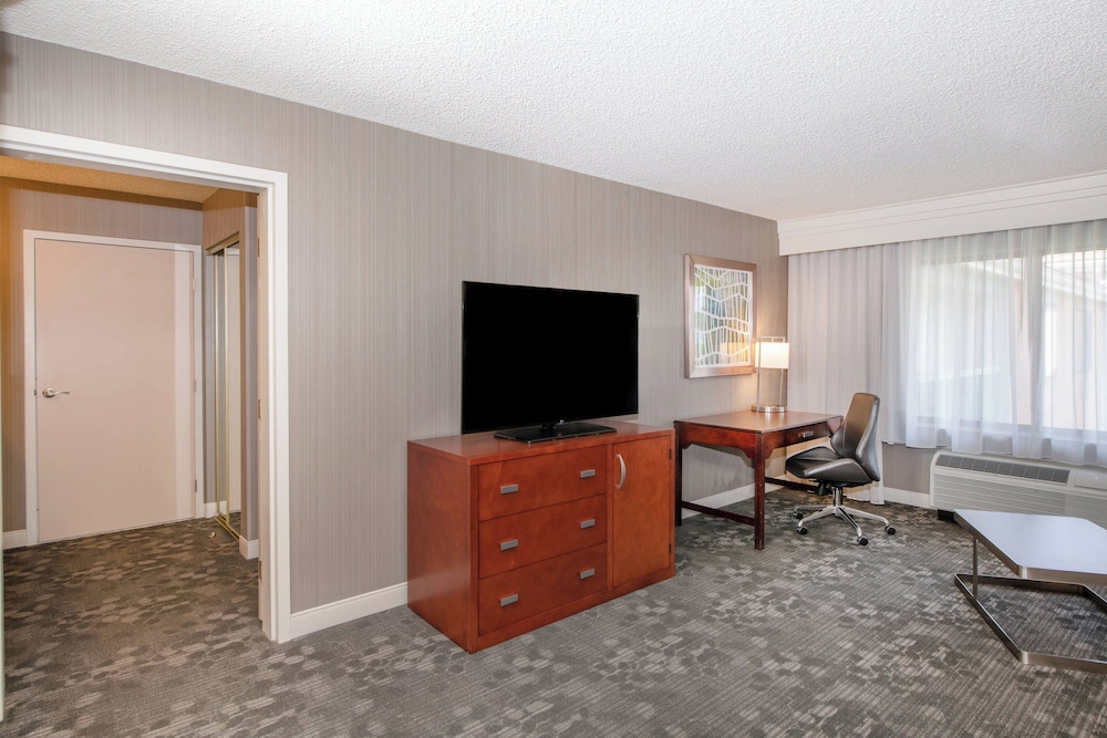 Courtyard by Marriott Oakland Airport - photo 30