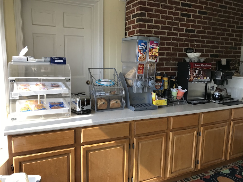 Relax Inn Altoona - photo 80