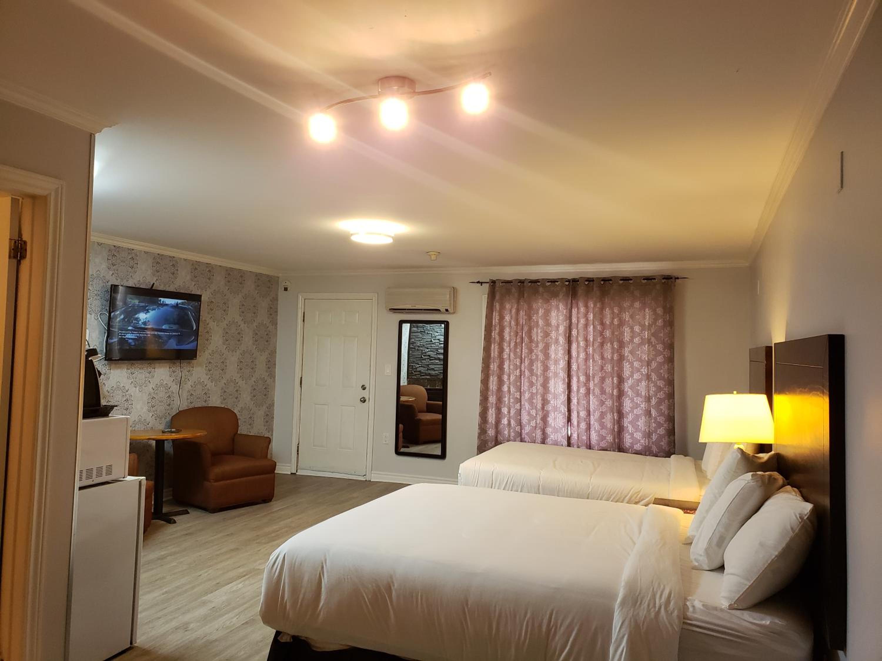 Regency Inn & Suites - carbon neutral hotel in Cornwall