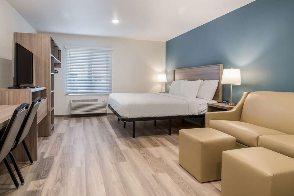 WoodSpring Suites Portland Vancouver - photo 14