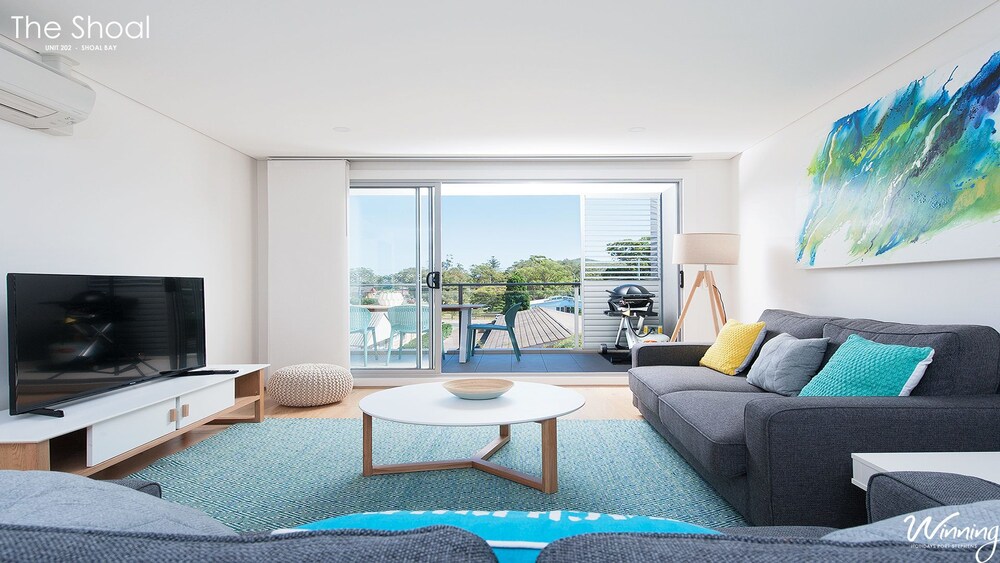 The Shoal Apartments Unit 202 4 8 Bullecourt Street — 4-Star Luxury Hotel in Shoal Bay, Australia