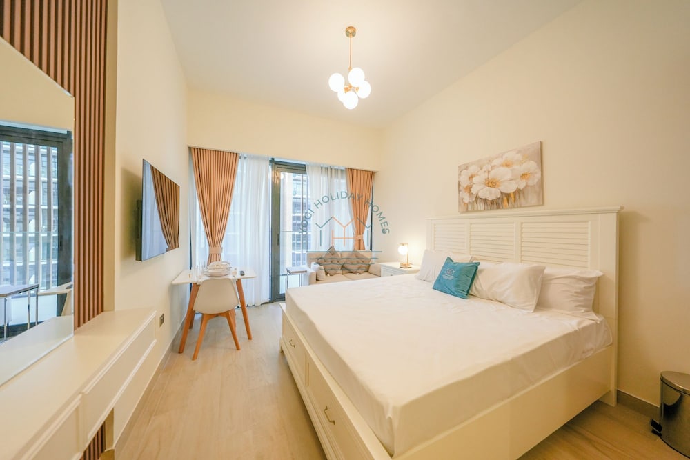 Yogi Azizi Riviera 18 — 4-Star Luxury Hotel in Dubai, United Arab Emirates