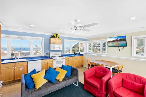 318M Upper 318 Metropole #3 in Avalon, United States