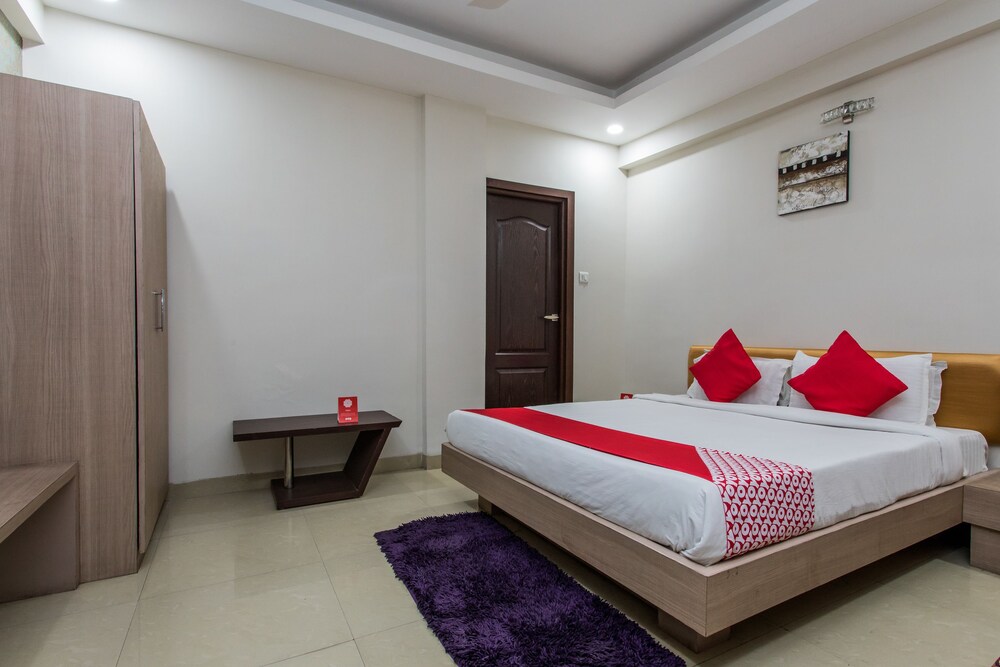 Super Townhouse Divya Palace — 4-Star Luxury Hotel in Indore, India