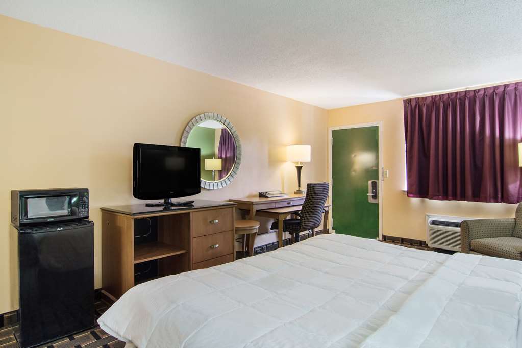 Americas Best Value Inn Darien - photo 15