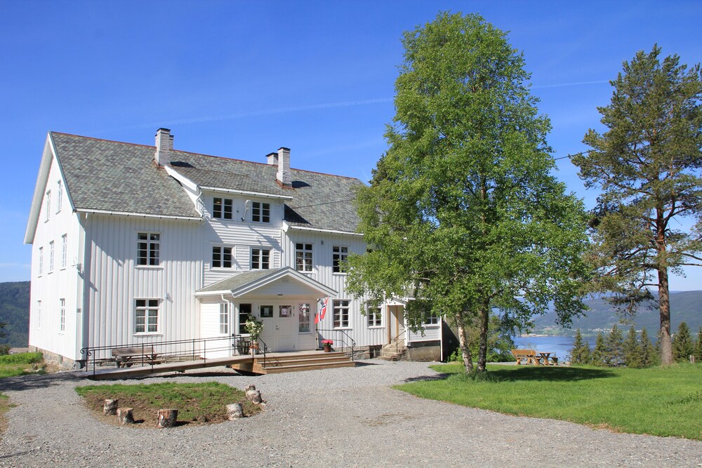 Granum Gård - carbon neutral hotel in Dokka
