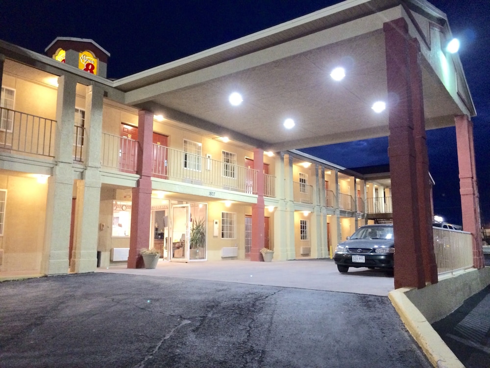 Super 8 by Wyndham Van Horn - photo 31