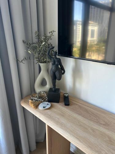Stylish Studio with City Views & Pool at Zeeland Pier