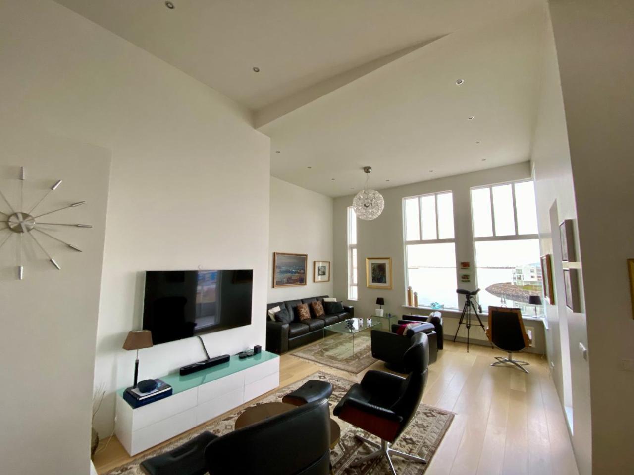 Beautiful And Luxurious Oceanfront Apartment