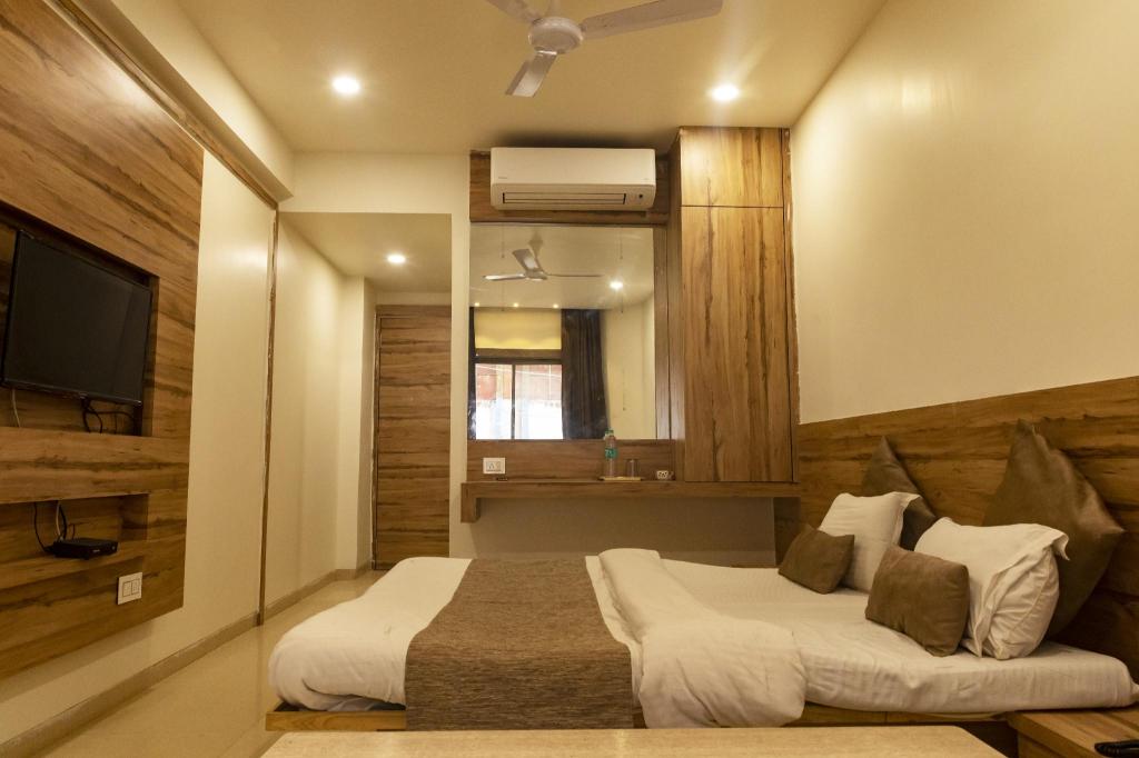 Hotel Adarsh Palace