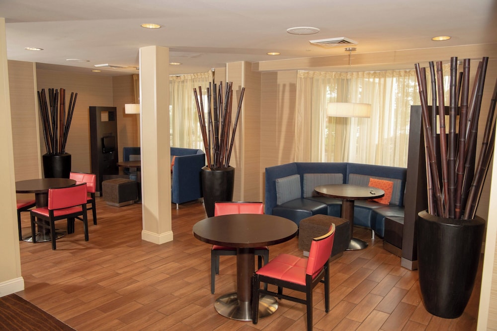 Courtyard by Marriott Erie - photo 28