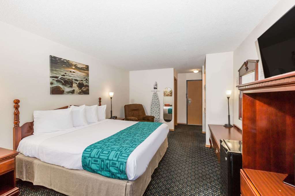 Howard Johnson by Wyndham Wichita Airport - photo 6