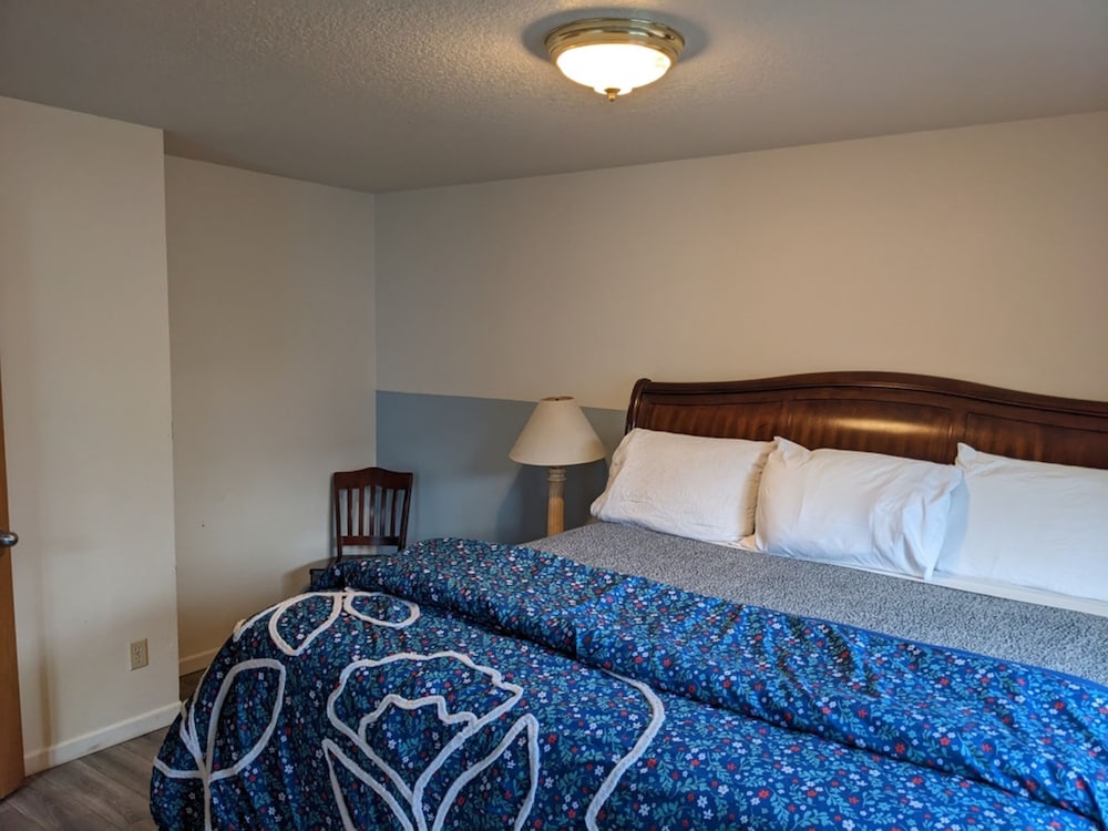 Hillcrest Inn - photo 22