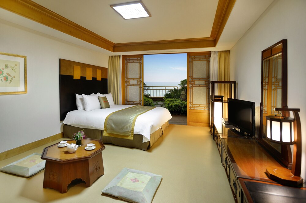 Ramada Plaza by Wyndham Jeju Ocean Front — Jeju City — photo 5