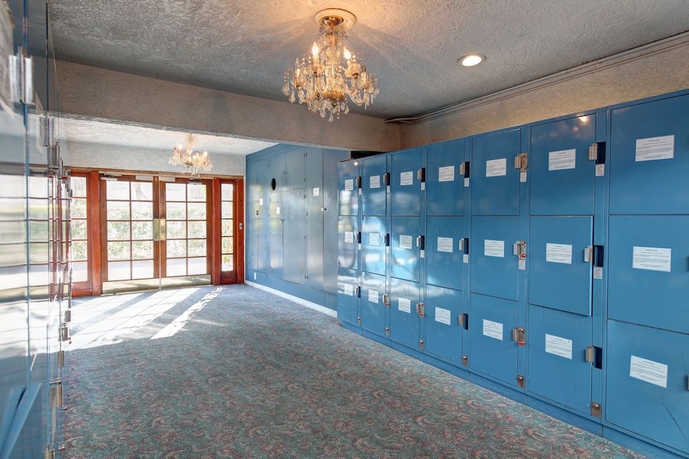 Tradewinds Airport Hotel in Inglewood, United States