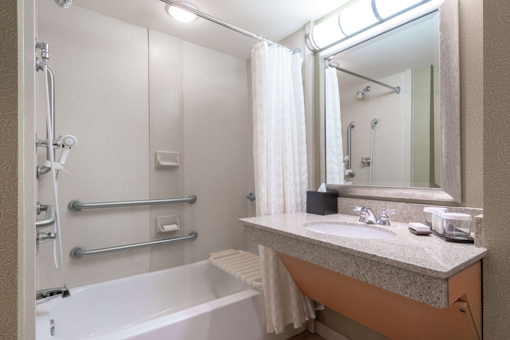 Embassy Suites Northwest Arkansas Hotel Spa & Convention - photo 38