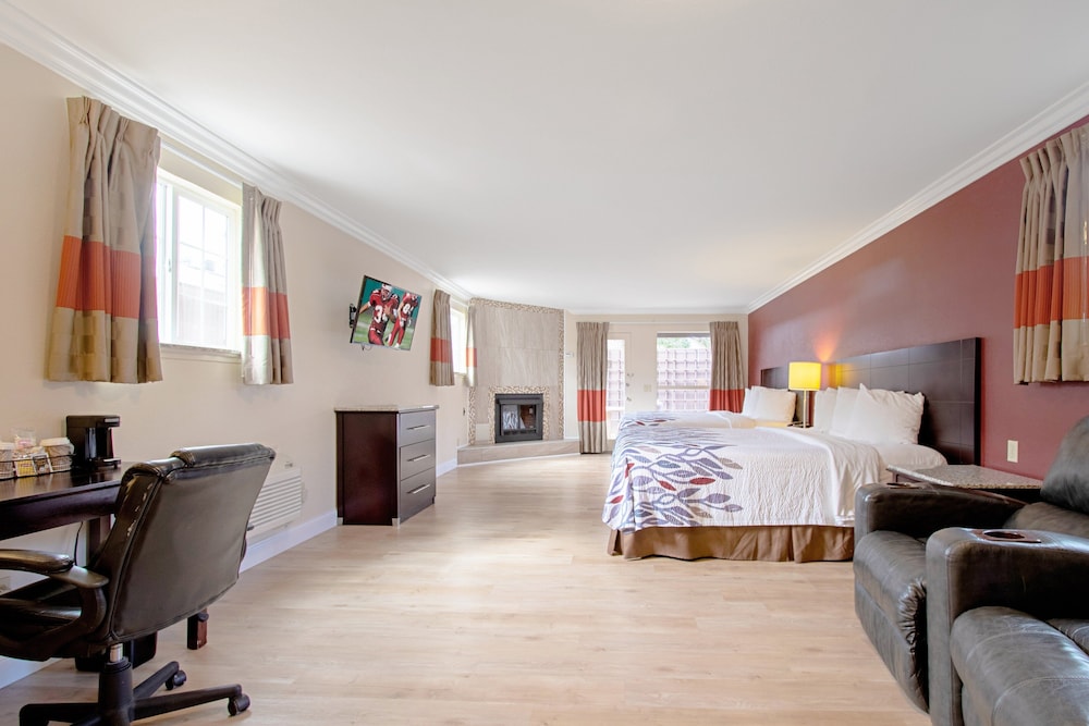 Red Roof Inn & Suites Monterey - photo 10