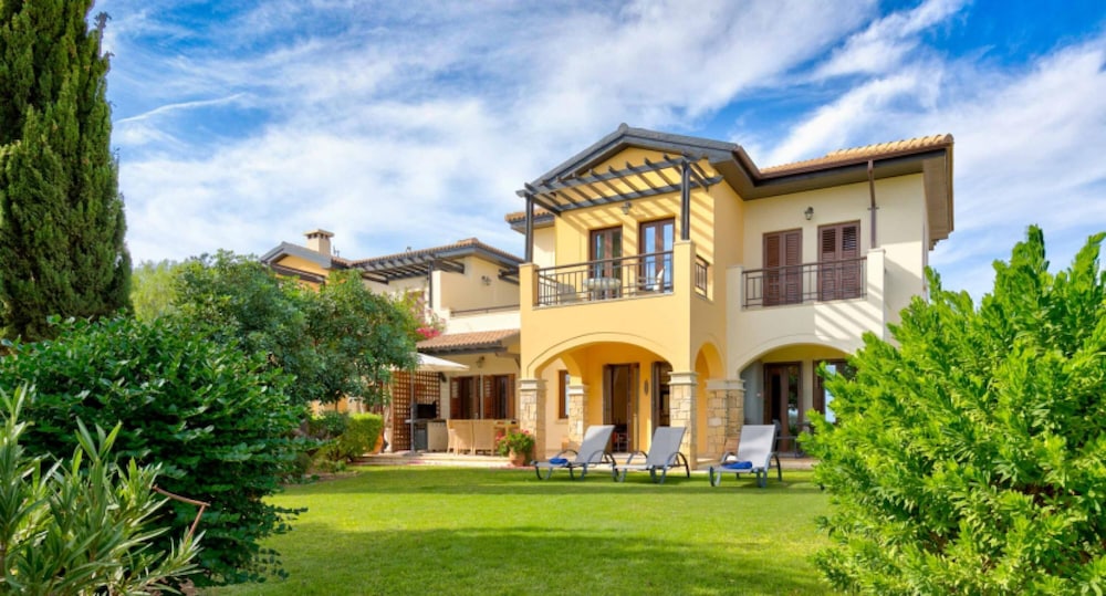 Ground Floor Apartment With Golf and sea Views Roudias Aphrodite Hills Resort