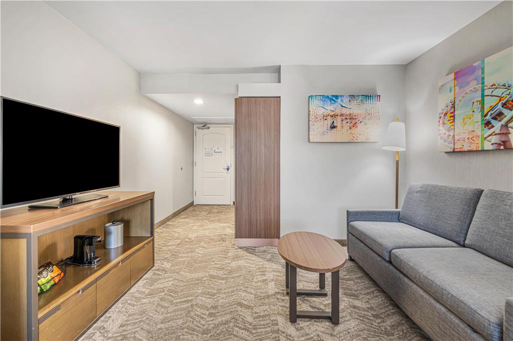 Best Western Valencia Six Flags Inn & Suites - photo 20