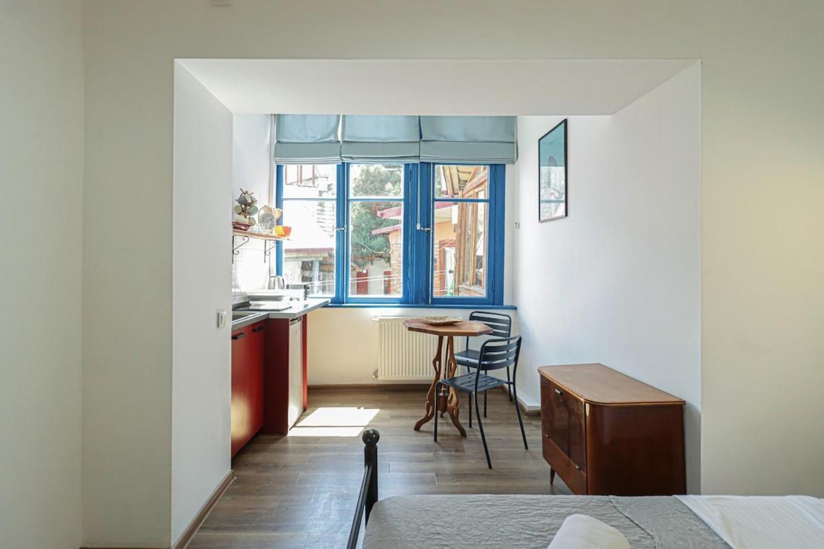 Unique 3 Studio Combo for 6 Guests By Wehost