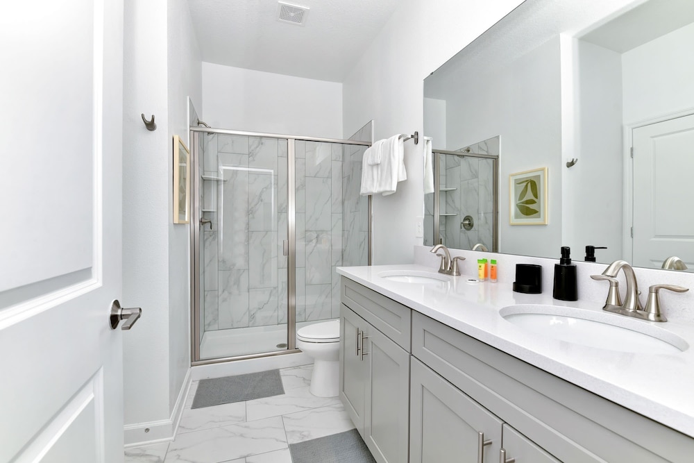 Upstay Lakeview Mansion w Pool Spa and Cinema - photo 26