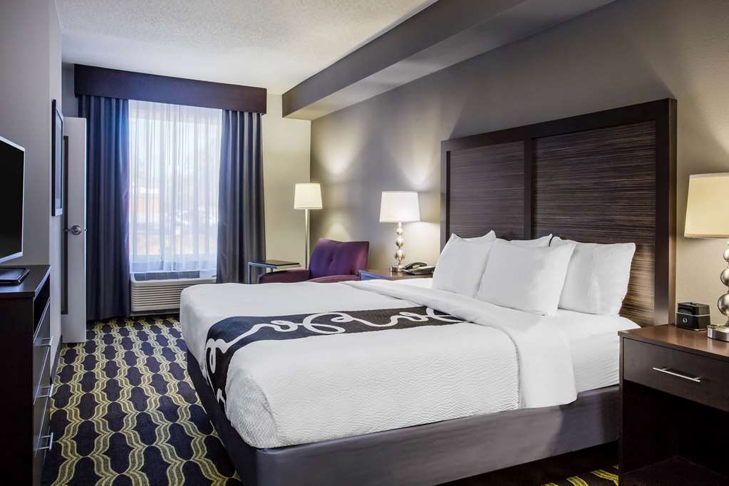 La Quinta Inn & Suites by Wyndham Lynchburg at Liberty Univ. - photo 39