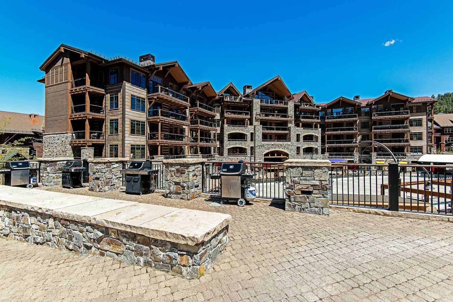 Iron Horse Lodge South 404 by East West Hospitality — 4-Star Luxury Hotel in Truckee, United States