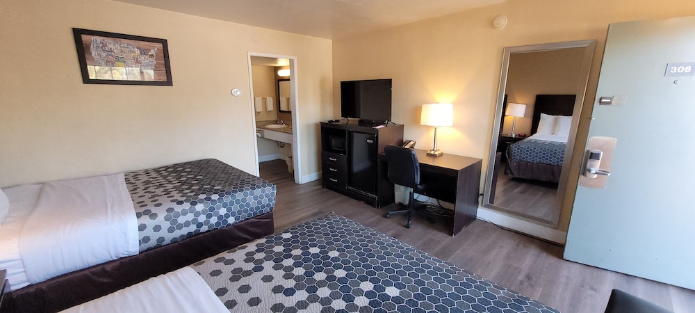 Econo Lodge Sacramento Convention Center - photo 5