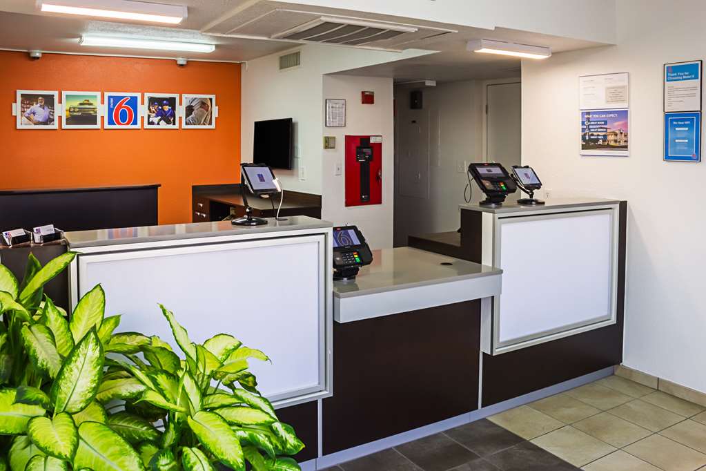 Motel 6 Porterville CA — hotel in Porterville