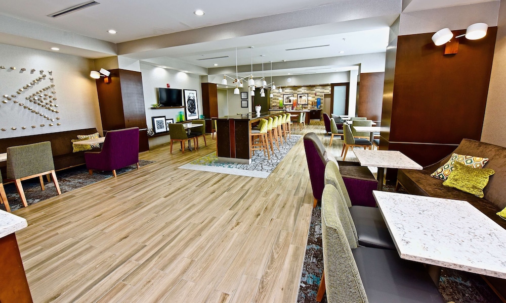 Hampton Inn Kirksville - photo 25