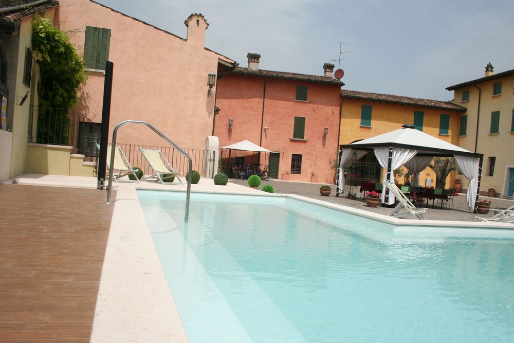 Corte Uccellanda — 4-Star Luxury Hotel in Monzambano, Italy