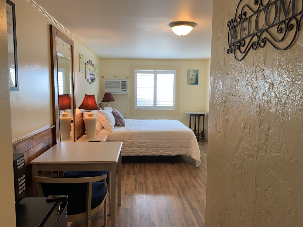 Vineyard Harbor Motel Private Beach - photo 45
