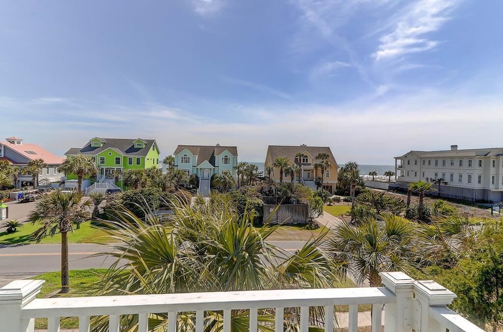 903 Ocean Boulevard — 4-Star Luxury Hotel in Isle Of Palms, United States