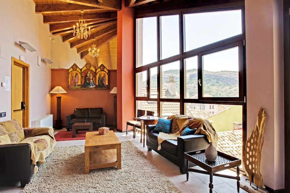 Palacio del Obispo de Graus — 4-Star Luxury Hotel in Graus, Spain