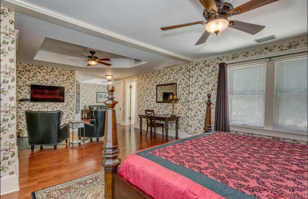 Wellington Place Inn - photo 11