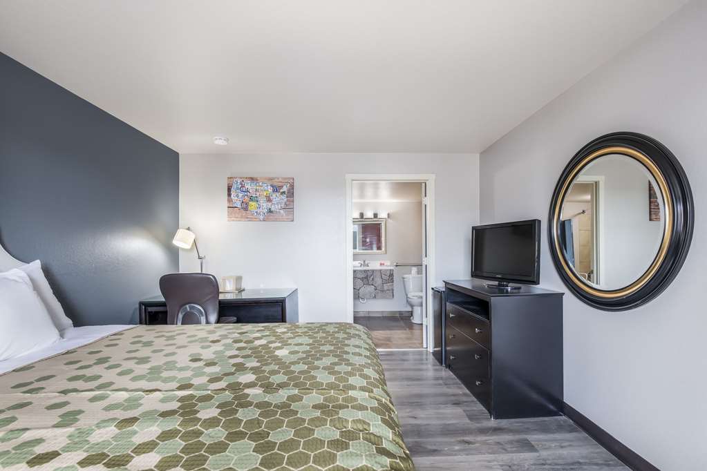Econo Lodge Neenah - photo 16