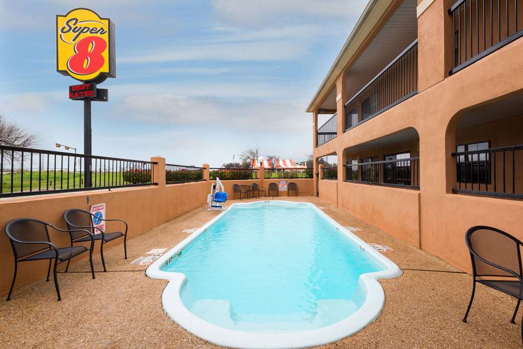 Super 8 by Wyndham San Antonio Riverwalk Area - photo 6