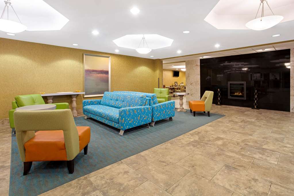 La Quinta Inn & Suites by Wyndham Dickinson - photo 7