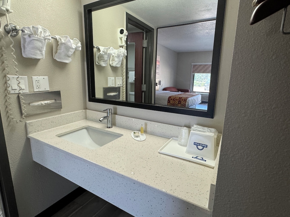 Days Inn by Wyndham Longview South - photo 15