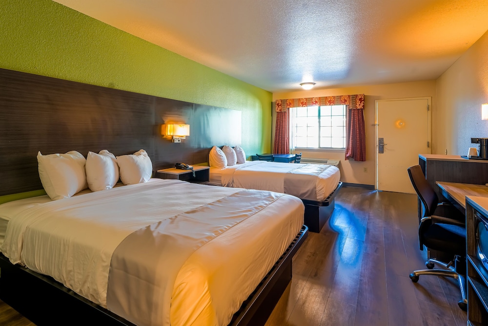OYO Hotel Yoakum West - photo 14