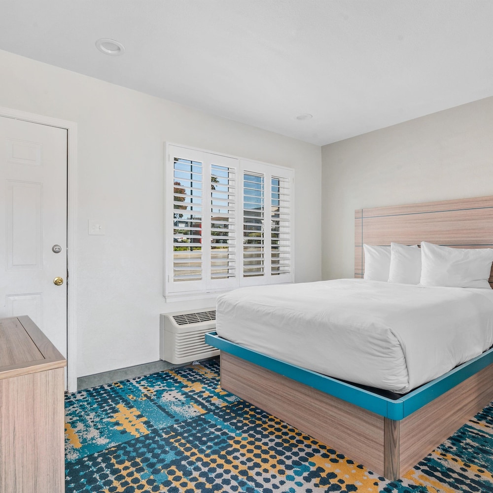 Pacific Shores Inn - photo 40