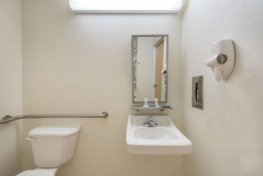 Microtel Inn & Suites by Wyndham Altus - photo 9