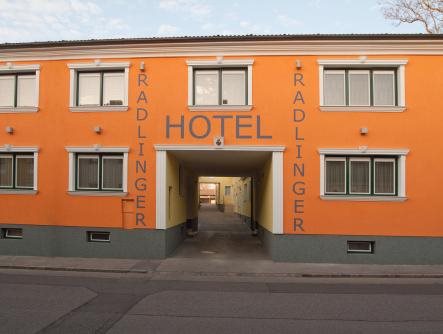 Radlinger - carbon neutral hotel in Himberg